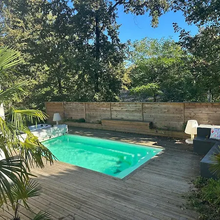 Prive, Piscine Jacuzzi Dans Les Bois Moirax