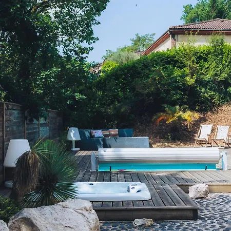 Prive, Piscine Jacuzzi Dans Les Bois 아파트
