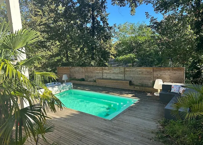 Prive, Piscine Jacuzzi Dans Les Bois Moirax